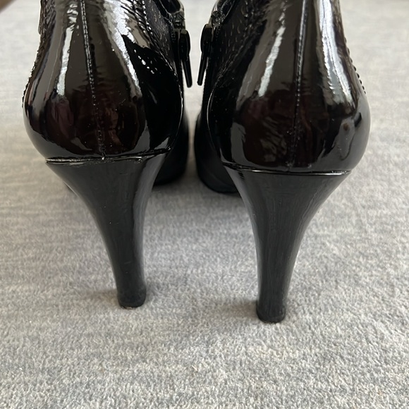 BCBGirls Cherie Black 4 In. Heeled Boots Women 8M Leather Upper Perforated Zip - Picture 6 of 12